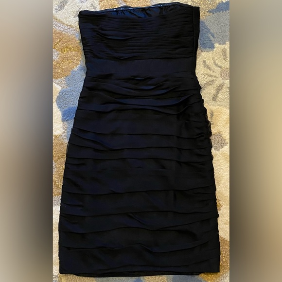 Monique Lhuiller Black Strapless Delicately Ruched Sheath Evening Dress - Picture 2 of 7